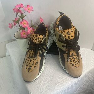 Steve Madden Cliff ~Animal Print Sneakers with Black Details~ Size 9M